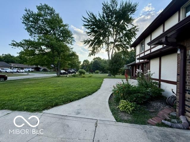 888 Briarwood Dr, Greenwood, IN 46142 - photo 4
