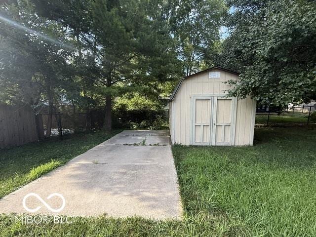 888 Briarwood Dr, Greenwood, IN 46142 - photo 23