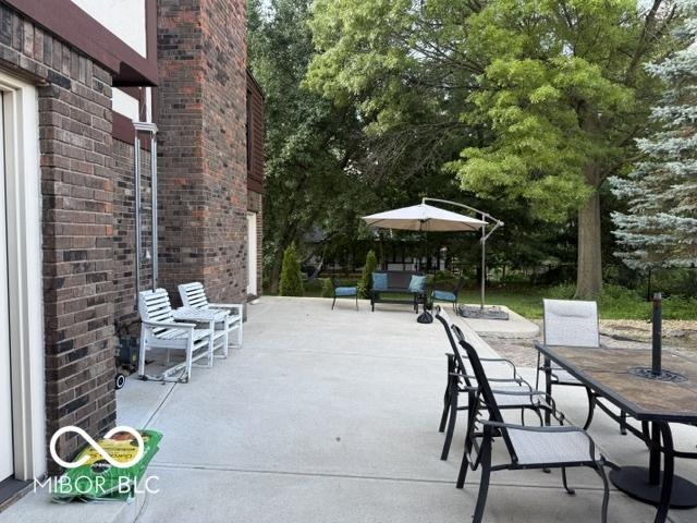 888 Briarwood Dr, Greenwood, IN 46142 - photo 12