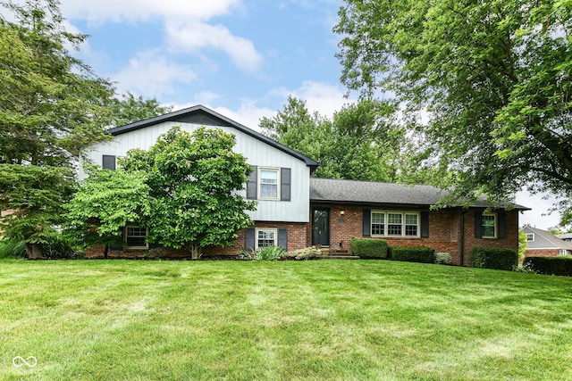 7014 Creekside Ln, Indianapolis, IN 46220 - tri-level home featuring a front lawn and brick siding