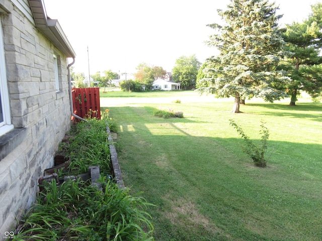 219 S Main St, Modoc, IN 47358 - view of yard