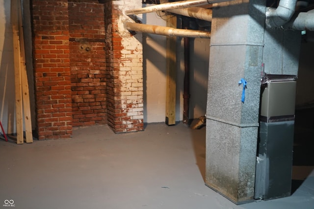 3554 N Illinois St, Indianapolis, IN 46208 - utilities featuring heating unit