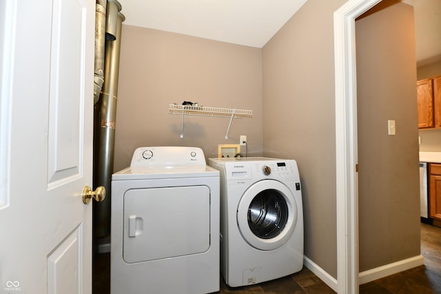 915 E Drybread Ln, Nineveh, IN 46164 - washroom with washing machine and dryer and baseboards