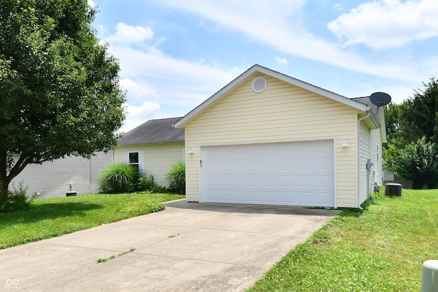 915 E Drybread Ln, Nineveh, IN 46164 - view of front of home with a garage and a front lawn