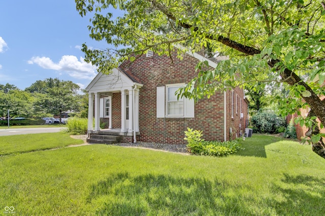 2433 17th St, Columbus, IN 47201 - view of front of house featuring brick siding and a front lawn
