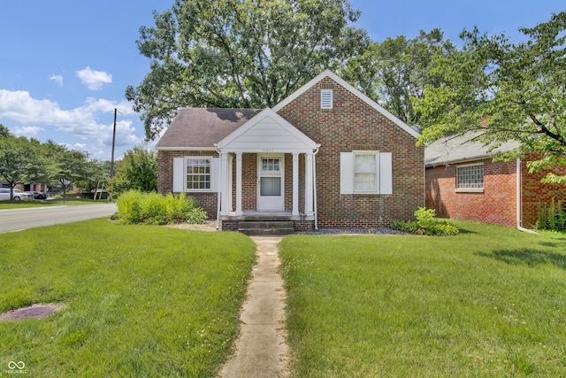2433 17th St, Columbus, IN 47201 - bungalow-style house with brick siding and a front yard
