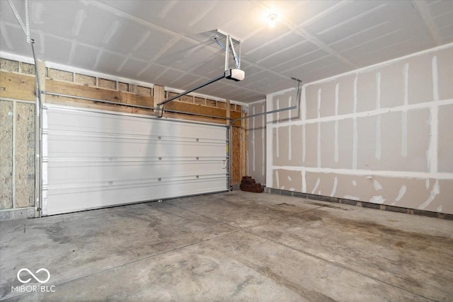 11431 Hartwell St, Indianapolis, IN 46235 - garage with a garage door opener
