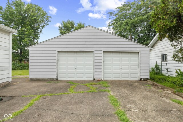 2752 Vinewood Dr, Speedway, IN 46224 - view of detached garage