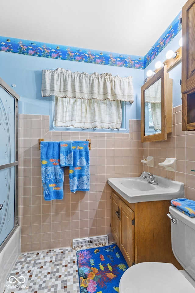 2752 Vinewood Dr, Speedway, IN 46224 - bathroom with vanity, tile walls, and a shower