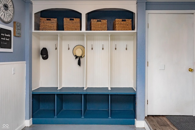 4729 W 100 N, Wolcott, IN 47995 - mudroom featuring baseboards