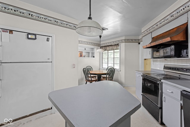 5519 N County Rd 550 E, Pittsboro, IN 46167 - kitchen with appliances with stainless steel finishes, decorative backsplash, a center island, and hanging light fixtures