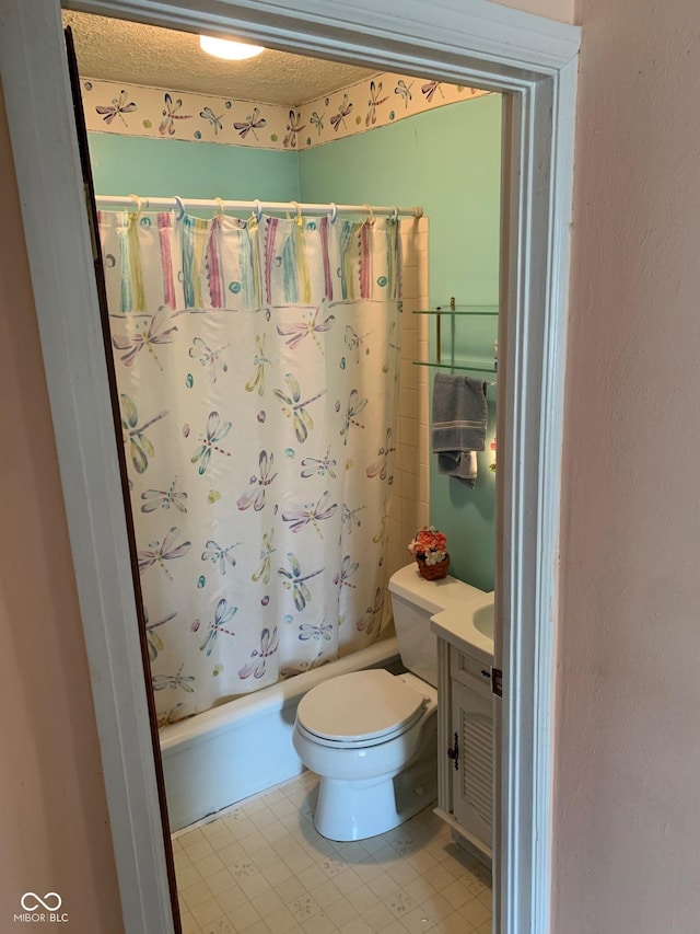 2010 N Winton Ave, Speedway, IN 46224 - bathroom featuring vanity and shower / tub combo with curtain