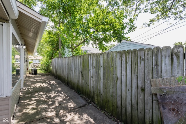 4880 N Katherine Dr, Indianapolis, IN 46226 - view of patio / terrace