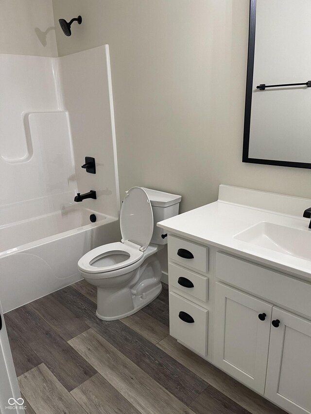 842 E Nutter St, Martinsville, IN 46151 - bathroom featuring vanity, wood finished floors, and washtub / shower combination