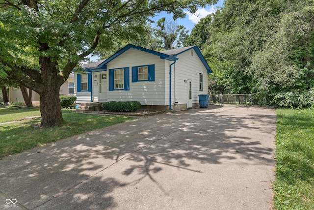3408 Harvest Ave, Indianapolis, IN 46226 - view of front of house with driveway