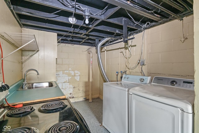 3408 Harvest Ave, Indianapolis, IN 46226 - laundry area with washing machine and clothes dryer