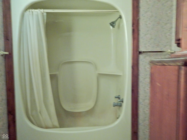 3926 S County Road 550 W, Coatesville, IN 46121 - bathroom with shower / tub combo