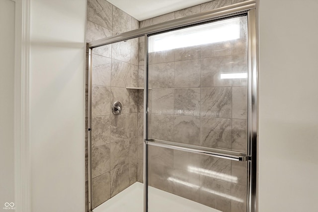 13525 Forest Glade Dr, Fishers, IN 46037 - bathroom featuring tiled shower