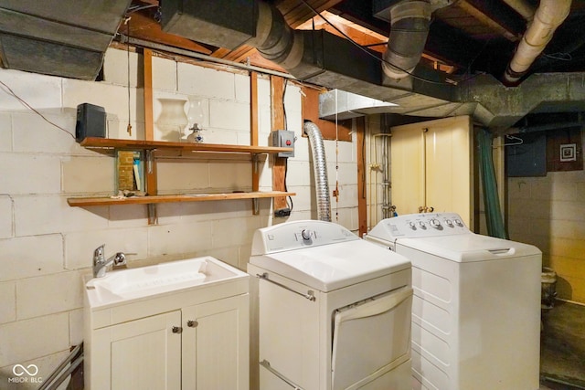 4 Kentwood Dr, Greencastle, IN 46135 - laundry area featuring independent washer and dryer