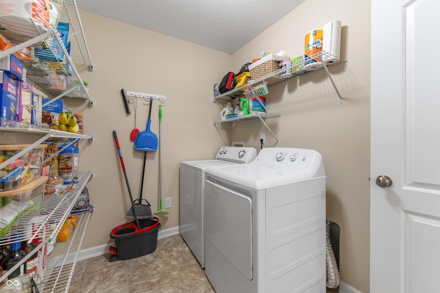 546 Greenwood Trace Dr, Whiteland, IN 46184 - laundry room featuring washing machine and clothes dryer and baseboards