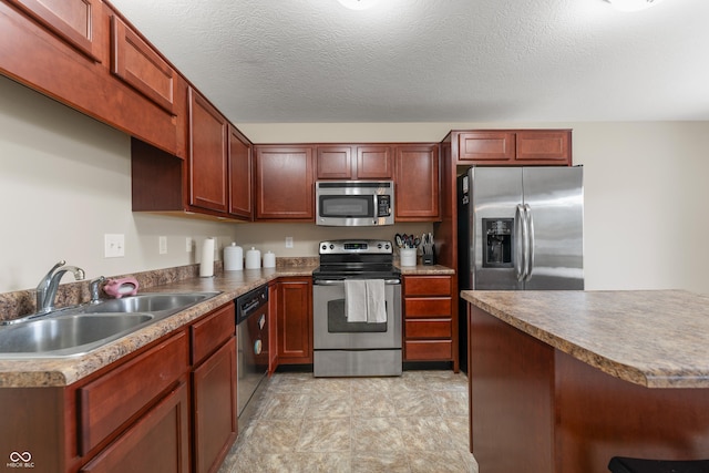 546 Greenwood Trace Dr, Whiteland, IN 46184 - kitchen with appliances with stainless steel finishes and a sink