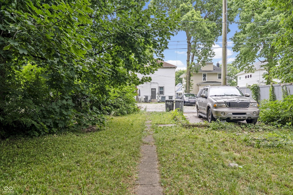 3445 Graceland Ave, Indianapolis, IN 46208 - view of yard
