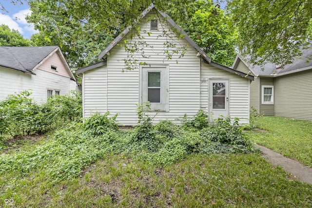 3445 Graceland Ave, Indianapolis, IN 46208 - back of property featuring a lawn