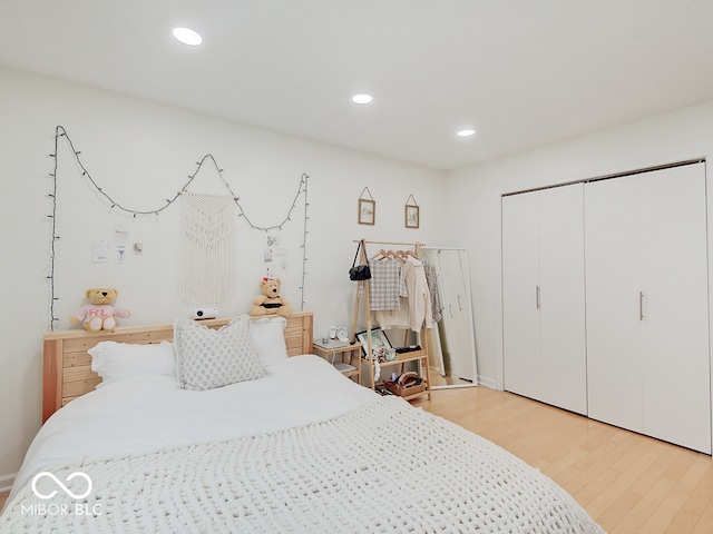 11668 Victoria Ct, Carmel, IN 46033 - bedroom with light wood-type flooring, recessed lighting, and a closet