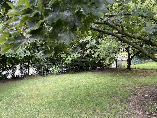 7410 Crickwood Pl, Indianapolis, IN 46268 - view of yard