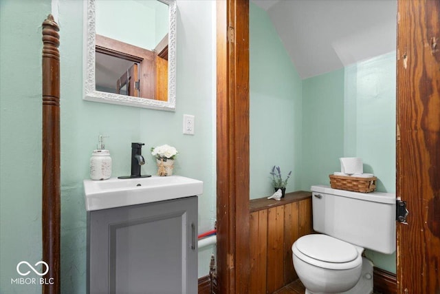 3160 S 50 E, Lebanon, IN 46052 - bathroom with lofted ceiling and vanity