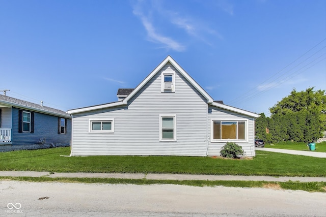 307 E Walnut St, Lebanon, IN 46052 - view of side of home featuring a yard