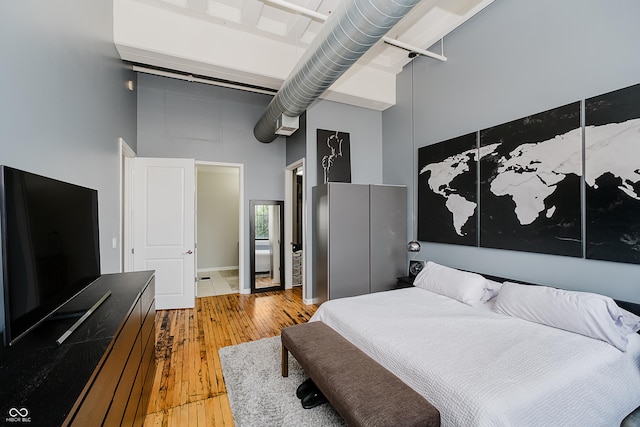624 E Walnut St Unit 26, Indianapolis, IN 46204 - bedroom with light wood-style flooring and a high ceiling