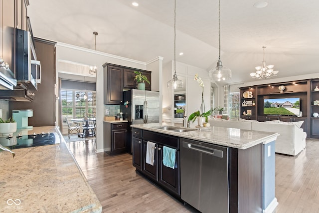 13816 Ambria Dr, Mccordsville, IN 46055 - kitchen with stainless steel appliances, vaulted ceiling, an island with sink, a chandelier, and decorative backsplash