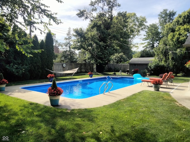 4008 Washington St, Columbus, IN 47203 - view of swimming pool with a patio area