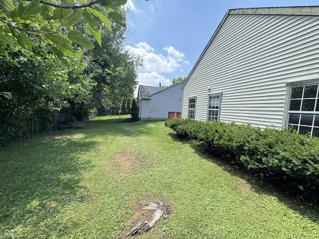 9716 Spruce Ln, Fishers, IN 46038 - view of yard