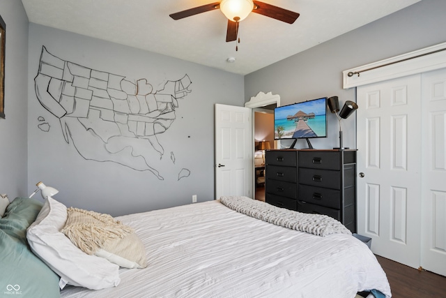 897 Sommersweet Run, Greenwood, IN 46143 - bedroom with dark wood-style flooring, a closet, and a ceiling fan