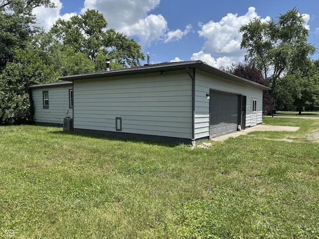4006 Kenneth Ave, Indianapolis, IN 46226 - view of outbuilding featuring a garage