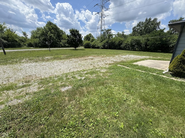4006 Kenneth Ave, Indianapolis, IN 46226 - view of green lawn