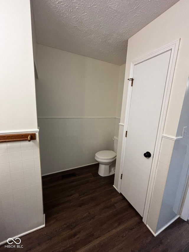 321 S Locust Dr, Morristown, IN 46161 - bathroom with wood finished floors, wainscoting, and a textured ceiling