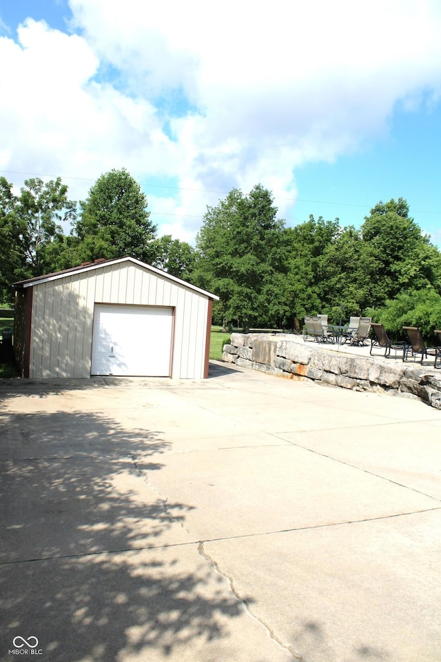 6022 S 550th Rd E, Franklin, IN 46131 - detached garage featuring driveway