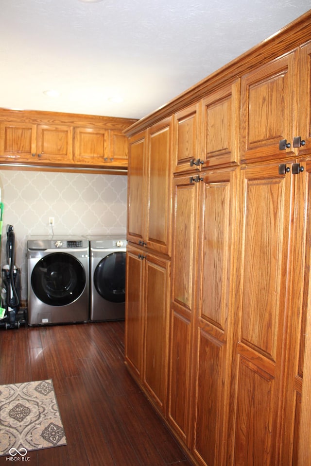 6022 S 550th Rd E, Franklin, IN 46131 - laundry area featuring independent washer and dryer, cabinet space, and dark wood finished floors