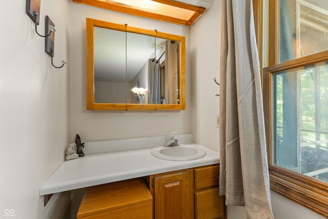 2591 S Glen Cv, Martinsville, IN 46151 - bathroom with vanity