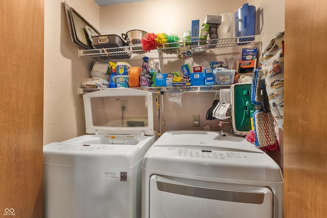 2591 S Glen Cv, Martinsville, IN 46151 - laundry room featuring separate washer and dryer