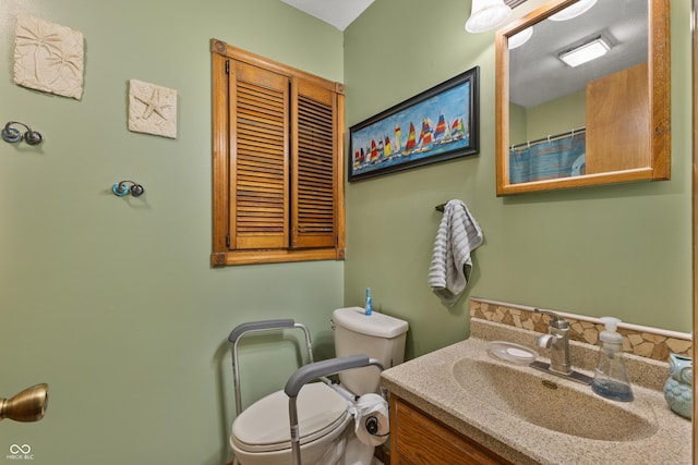 2591 S Glen Cv, Martinsville, IN 46151 - full bath with toilet and vanity