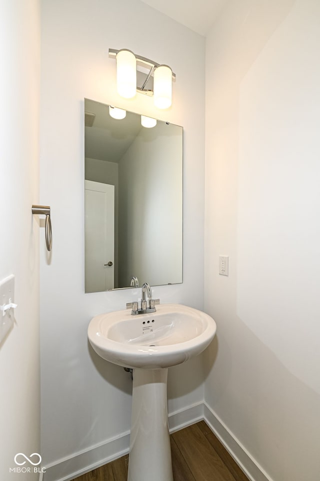 2422 Winthrop Ave, Indianapolis, IN 46205 - bathroom featuring wood finished floors and baseboards
