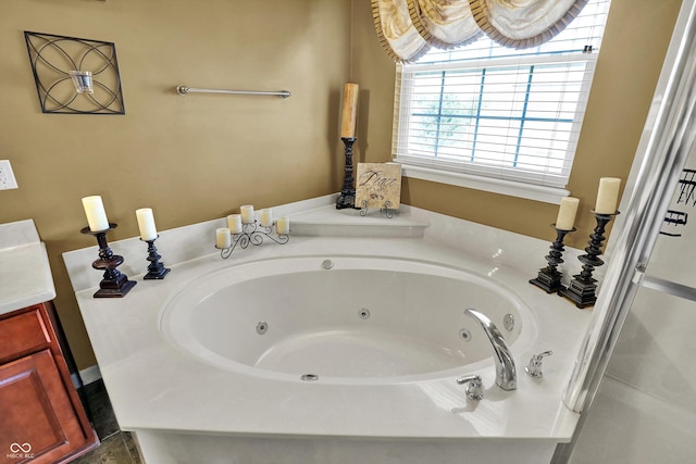 10267 Ranford Blvd, Fishers, IN 46040 - bathroom with a tub with jets