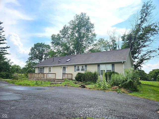 7422 S 575 W, Morgantown, IN 46160 - ranch-style home with a deck