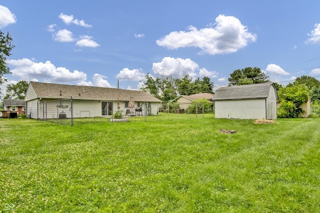 2149 Westline Dr, Columbus, IN 47203 - view of yard featuring a storage shed