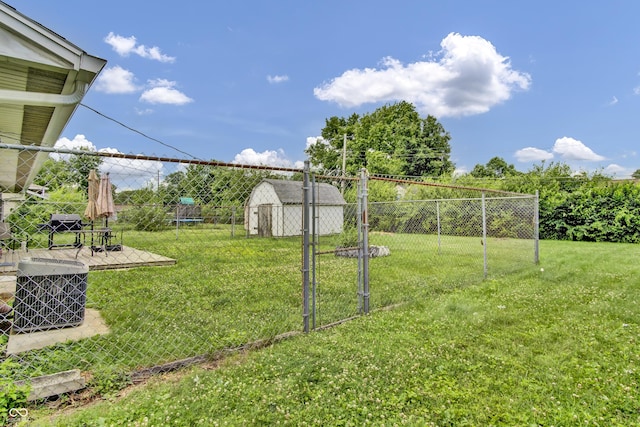 2149 Westline Dr, Columbus, IN 47203 - view of yard with a storage unit