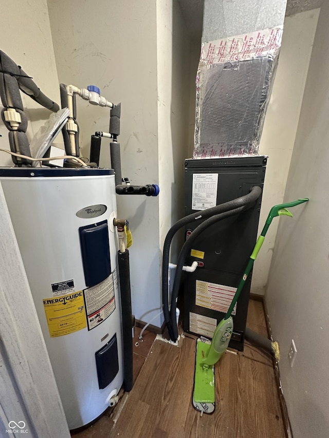 3708 Pleasant Creek Dr, Indianapolis, IN 46227 - utility room with water heater